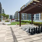 Deluxe 2 Bedroom Apartment In Azizi Riviera