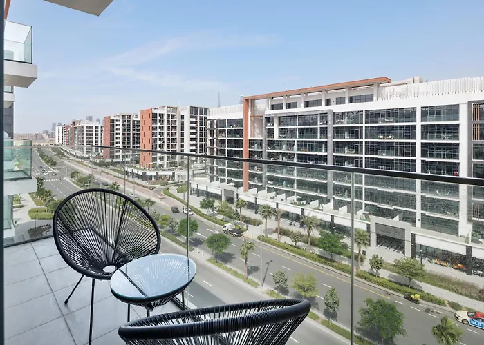 Deluxe 2 Bedroom Apartment In Azizi Riviera
