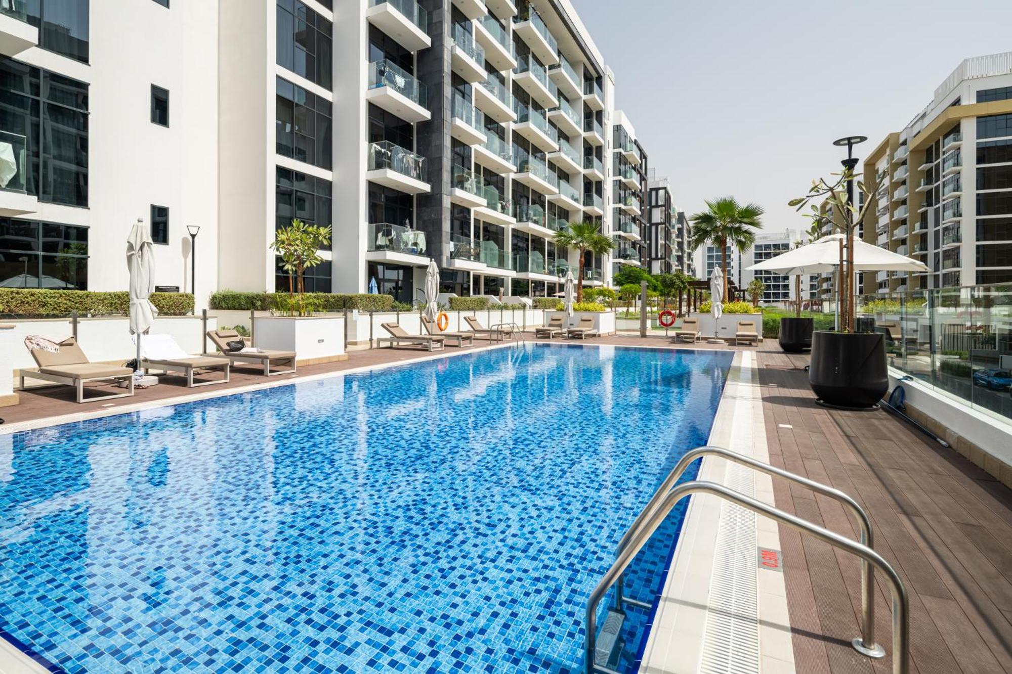 Deluxe 2 Bedroom In Azizi Riviera * Dubai