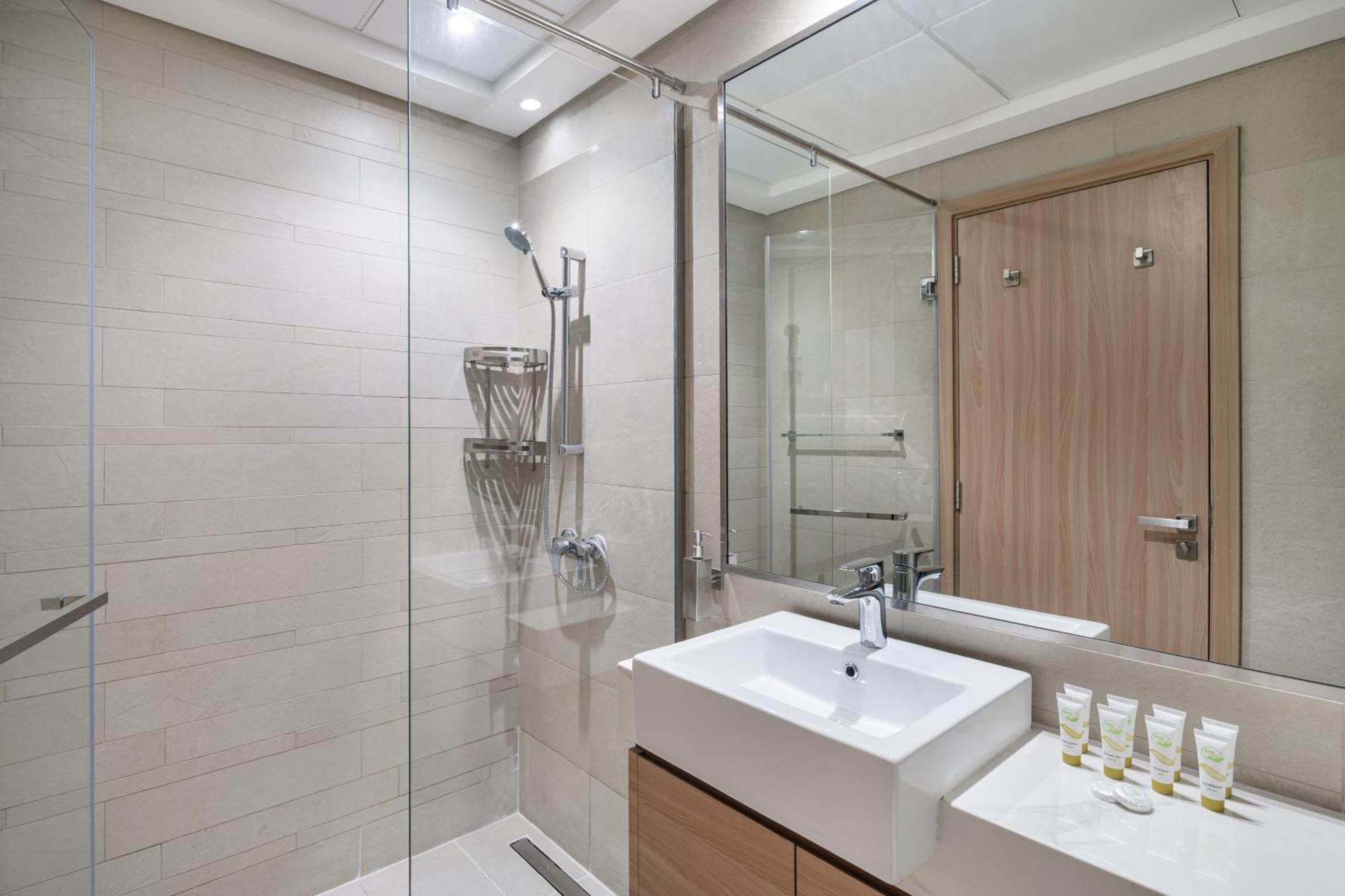 Deluxe 2 Bedroom In Azizi Riviera * Dubai