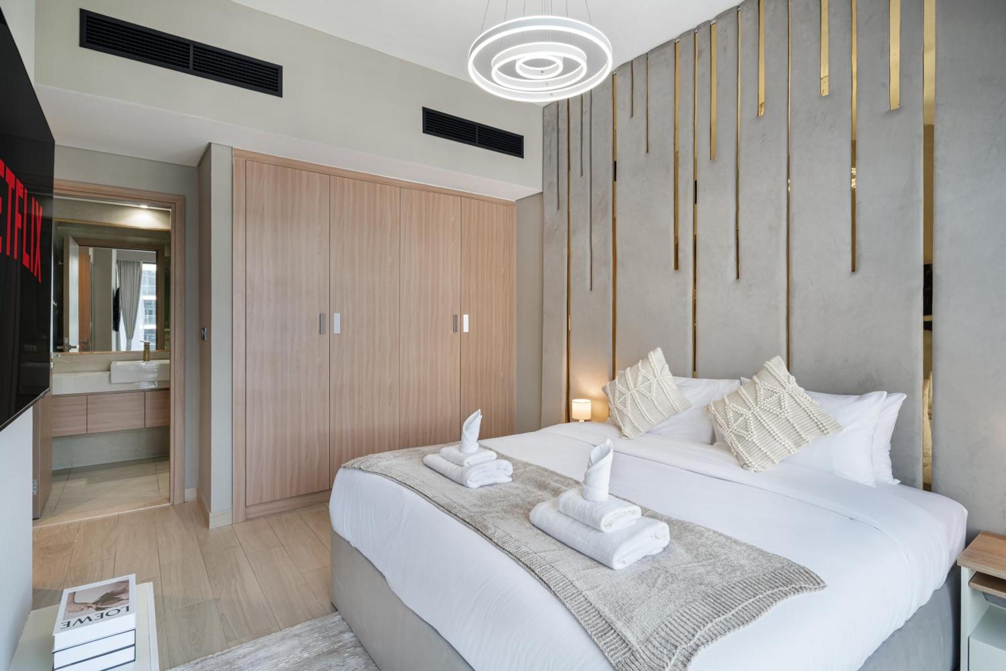 Deluxe 2 Bedroom In Azizi Riviera Apartment